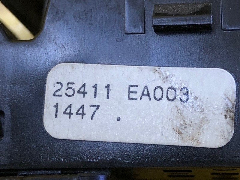 Кнопка стеклоподъемника Nissan Fuga 2007 Y50