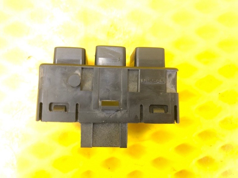 Кнопки управления сиденьем Nissan Fuga 2007 Y50
