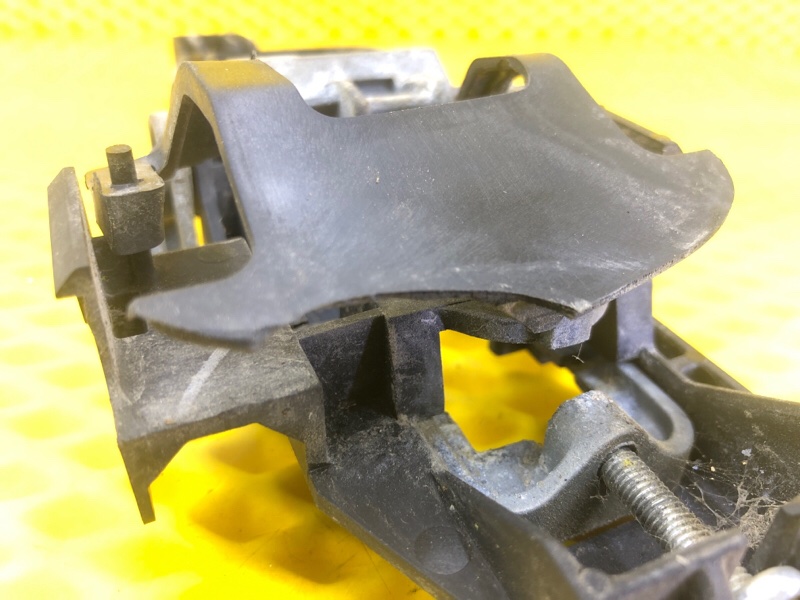 Кронштейн ручки двери передней правой Ford Focus 2