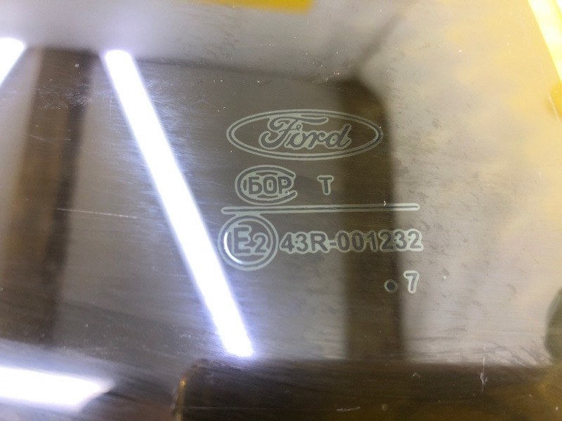 Стекло двери заднее правое Ford Focus 2