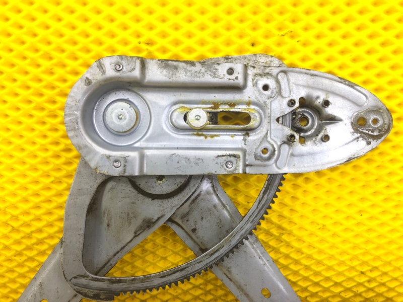 Стеклоподъемник задней правой двери Ford Focus 2