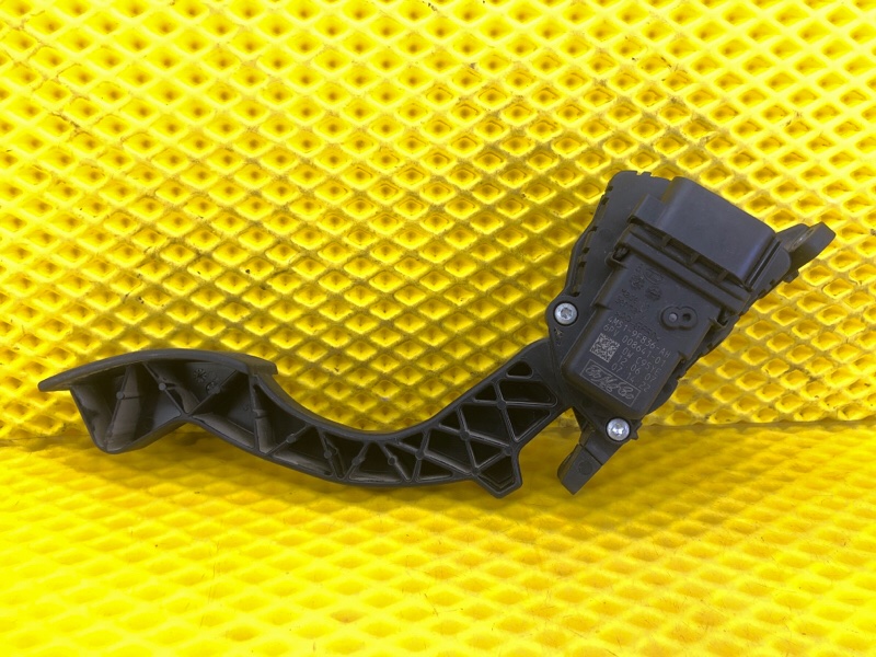 Педаль газа Ford Focus 2