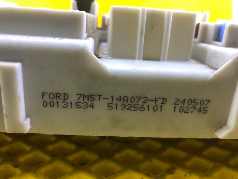 Блок предохранителей салонный Ford Focus 2