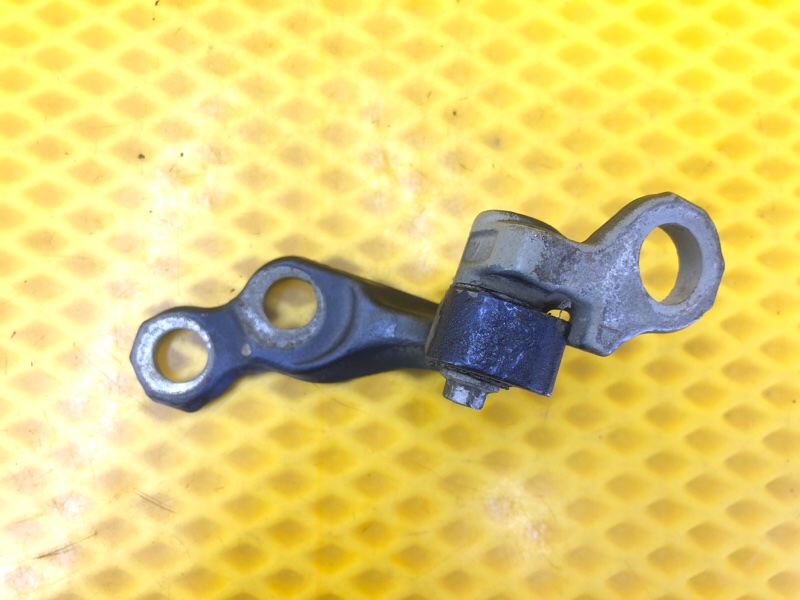 Петля двери передней левая верхняя Ford Focus 2