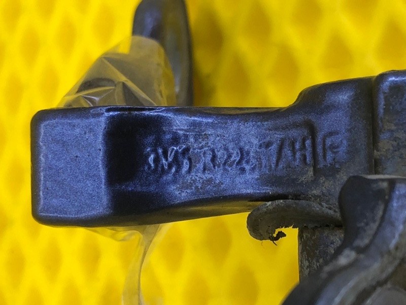 Петля двери передней левой верхняя Ford Focus 2