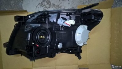 Фара правая Toyota Avensis T25 2006-2009