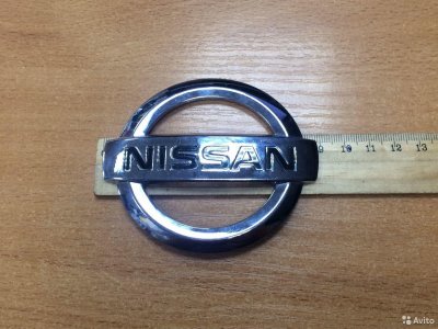 Nissan Note (E11)(06-13) эмблема задняя