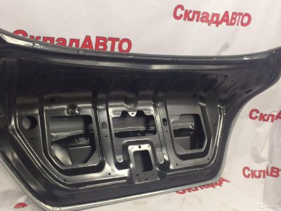 Nissan Tiida седан крышка багажника 07-10