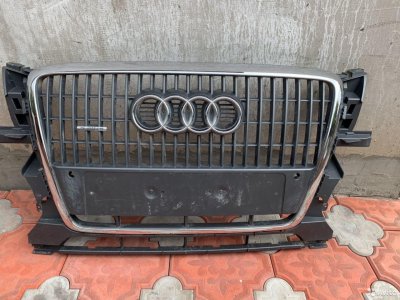 Audi Q5 решетка радиатора