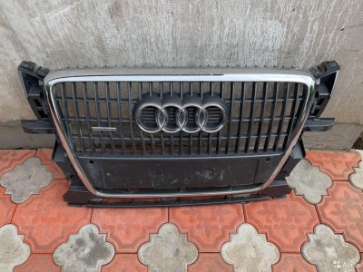 Audi Q5 решетка радиатора