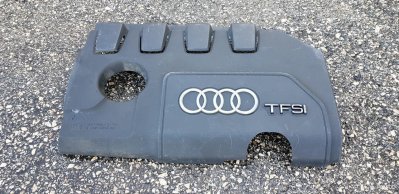 Audi A3 2008-2013 Декоративная крышка двс