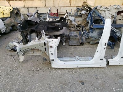 Боковина кузова левая Nissan Tiida C11 2007-2014