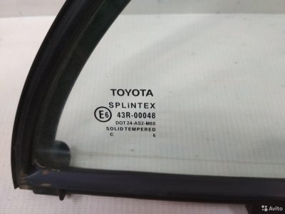 Стекло двери глухое заднее правое Toyota Avensis 2