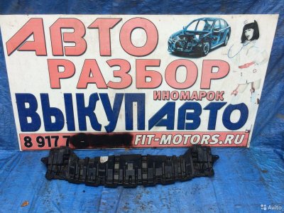 Пыльник двигателя центральный Toyota Auris E180