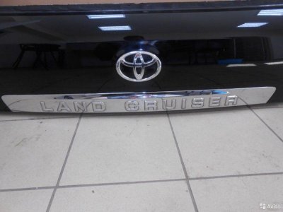 Крышка багажника верхняя Toyota Land Cruiser 200