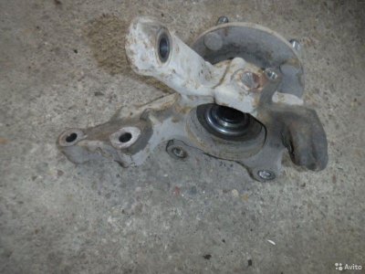 Кулак передний правый Nissan Almera N16 QG15 2006