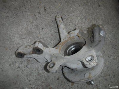 Кулак передний правый Nissan Almera N16 QG15 2006