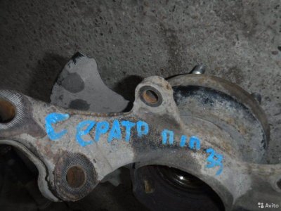 Кулак передний правый Kia Cerato 2 АКПП G4FC 2012