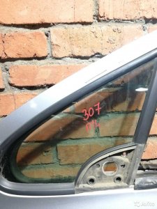 Стекло переднее Peugeot 307