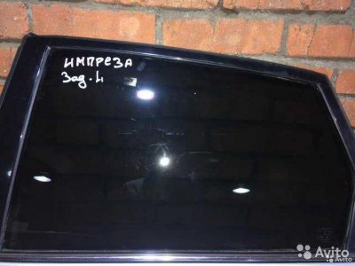 Стекло двери Subaru Impreza G12