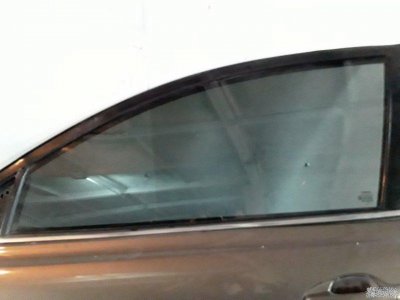 Стекло переднее левое Toyota Avensis T-250