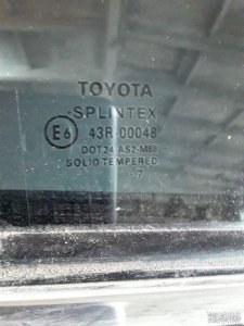 Стекло двери задней правое Toyota Avensis T-250