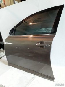 Дверь передняя левая Toyota Avensis T-250