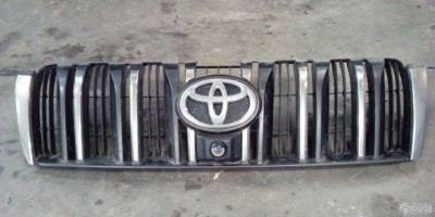 Решетка радиатора передняя Toyota Land Cruiser