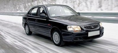 Капот в цвет черный на Hyundai Accent