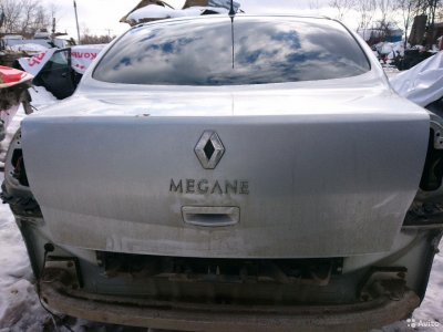 Серебристая крышка багажника Renault Megane 2