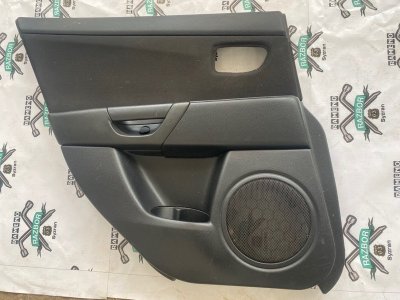 Обшивка боковой двери Mazda 3 BK