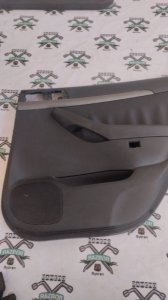 Обшивка боковой двери Toyota Avensis T25