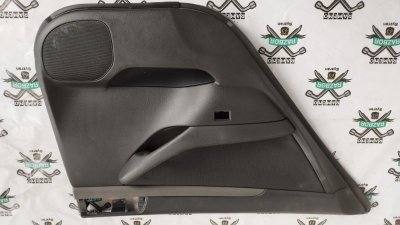 Обшивка боковой двери Toyota Avensis T25