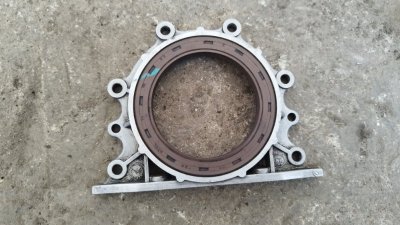 Крышка коленвала Geely MK 2008