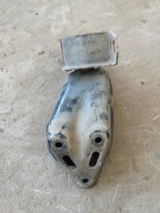Подушка двигателя Volkswagen Passat B3