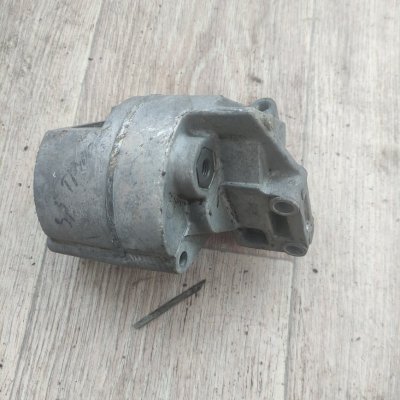 Кронштейн насоса гур Isuzu Trooper 1998