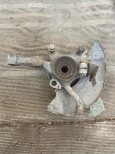 Кулак поворотный Volkswagen Passat B3