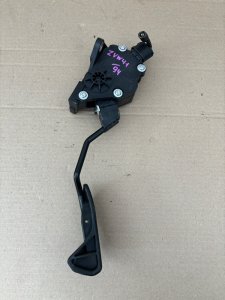 Педаль газа toyota Prius 2013 ZVW41