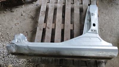 Центральная стойка кузова Peugeot 308 2008 308