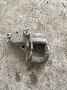 Кронштейн двигателя Volkswagen Jetta 1992