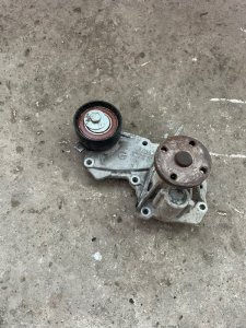 Помпа Ford Fiesta mk6