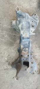 Балка подвески Mitsubishi Galant 2001 8