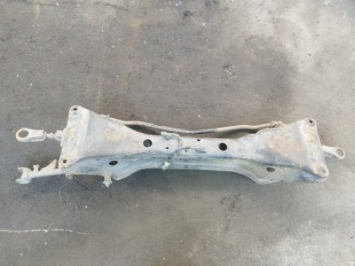 Балка подвески Mitsubishi Galant 2001 8