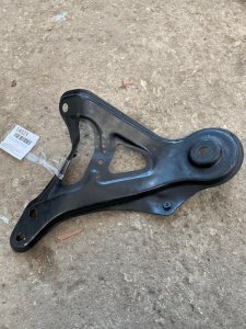 Крепление подрамника Toyota Harrier 2006 GSU35W