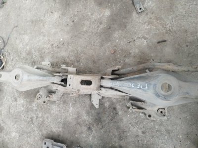 Балка подвески Peugeot 406
