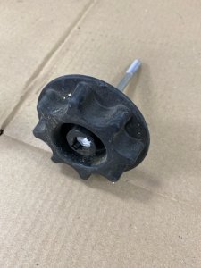 Болт крепления запасного колеса Toyota Corolla Axio nze141