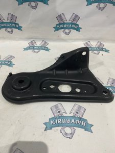 Крепление подрамника Toyota camry 2011 AVV50