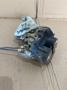Замок боковой двери Nissan Sunny 1999 GF-FB15