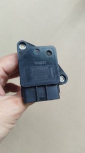Датчик массового расхода воздуха Toyota Avensis T25