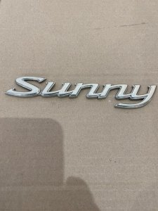 Эмблема Nissan Sunny 1999 GF-FB15